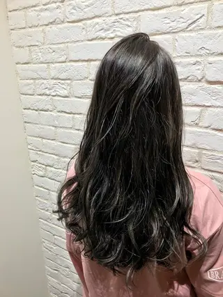ロング カラー UMEDA FIGAROのヘアスタイル