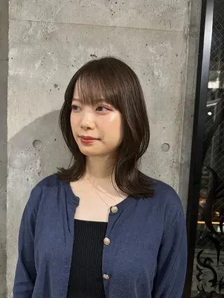 セミロング yelm所属・🫒オリーブカラー ミディアムレイヤー✨のヘアスタイル