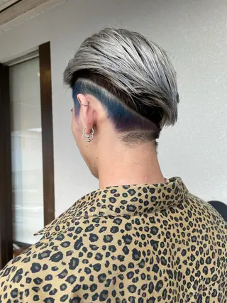 ショート カラー 山本 純平のヘアスタイル