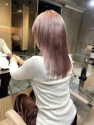 セミロング カラー ネイル マツエク・マツパ ⭐ハイトーンブリーチ ミルクティーピンクのヘアスタイル