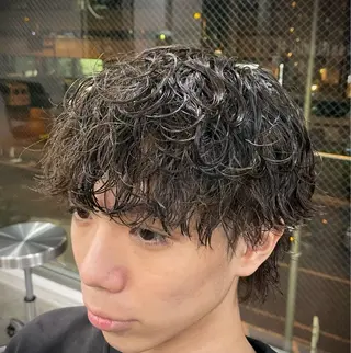 パーマ メンズ SALOWIN梅田茶屋町North店所属・岡田/メンズ特化/パ ーマ&ショートのプロのヘアスタイル