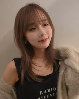 ミディアム カラー aya / カットカラーのヘアスタイル