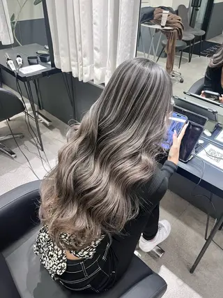 ロング カラー EMMA🤍 CIERA.心斎橋のヘアスタイル