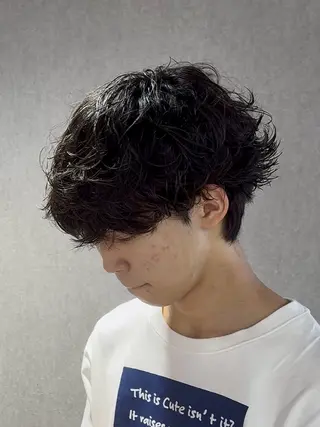 ショート カラー パーマ メンズ 【シャドウパーマ センターパート】義心のヘアスタイル