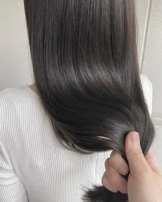ロング roka ノゾミのヘアスタイル