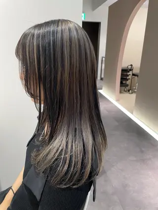ロング カラー 佐野 えり奈のヘアスタイル
