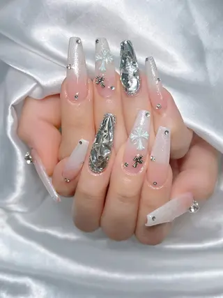ネイル LEELA NAIL STUDIO所属・LEELA NAIL STUDIOのネイルデザイン