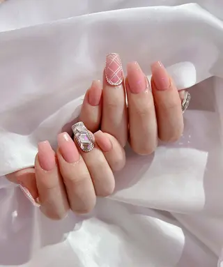 ネイル ちゅるんネイル🪄 耳ツボジュエリー🔗のネイルデザイン