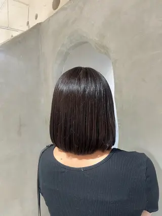 ミディアム effect横浜所属・切りっぱなしボブ/ 艶カラー/綾莉のヘアスタイル