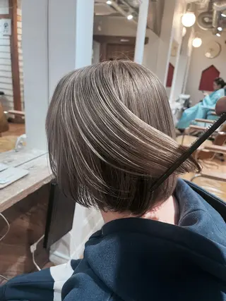 ミディアム 【ブロンド】【ベージ ュ系】TAKUMAのヘアスタイル