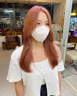 セミロング カラー レイヤーウルフ エクステ磯部のヘアスタイル