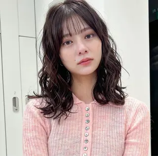 ミディアム パーマ 脇野 茉優のヘアスタイル