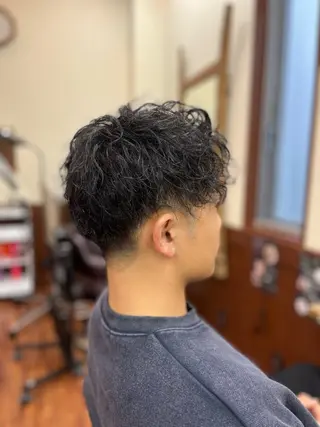 ショート パーマ メンズ トップスタイル所属・渡邊晴日/ ヘアカラー/髪質改善のヘアスタイル