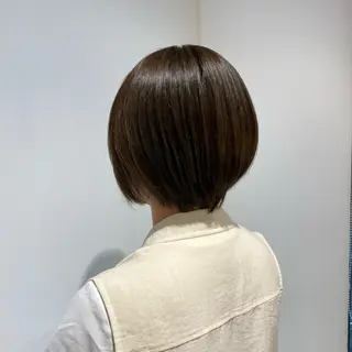 ショート カラー i.+OMOTESANDO所属・mei / 艶カラー ミディアム レイヤーのヘアスタイル