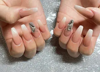 ネイル VIERU 🌈🎀💖のネイルデザイン