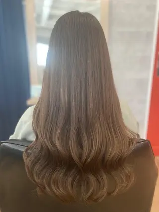 ロング カラー _White所属・ＳＨＩ ＺＵのヘアスタイル