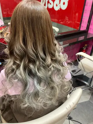 ロング カラー 横山 千春のヘアスタイル