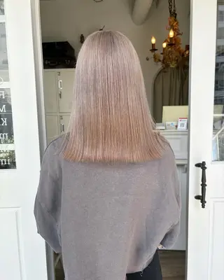 ミディアム カラー 𝗺𝗶𝗸𝘂♡ 似合わせ🎀のヘアスタイル