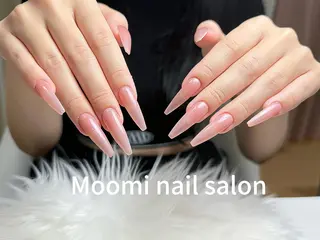 セミロング Moomi nail salonのネイルデザイン