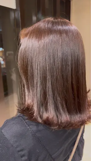 カラー ニシオ ミユのヘアスタイル