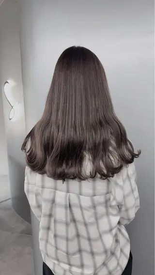 ロング カラー 透明感カラー グレージュ/あいのヘアスタイル