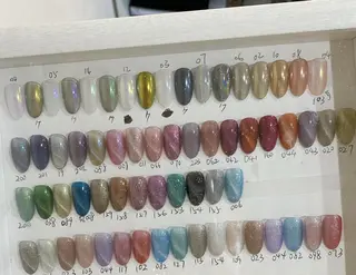 ネイル 🦋 Queenieのネイルデザイン