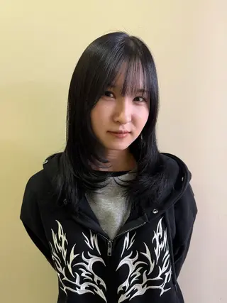 カラー 寺崎 由衣のヘアスタイル