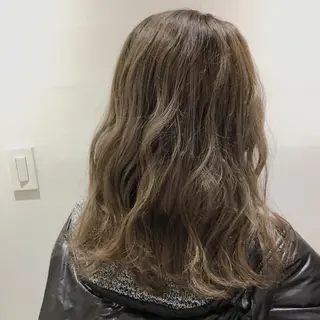 カラー 上平 綾菜のヘアスタイル