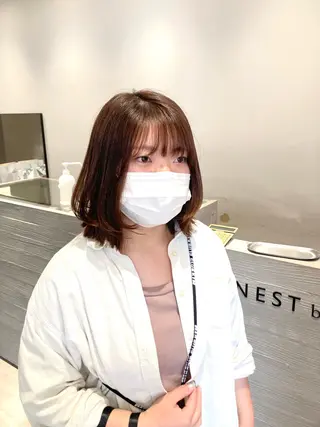 ミディアム サキ🤍ハイトーン 🩰くびれ巻きヘアのヘアスタイル