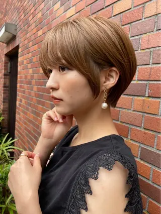 ショート ハッシュカット|透明 感カラー🩵レイヤーのヘアスタイル