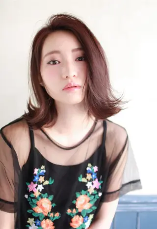 ミディアム カラー 河合 真理子のヘアスタイル