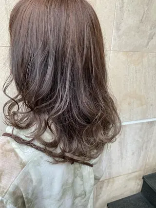 ミディアム カラー ブリーチなし✨艶髪 カラー𓃲YAGIのヘアスタイル