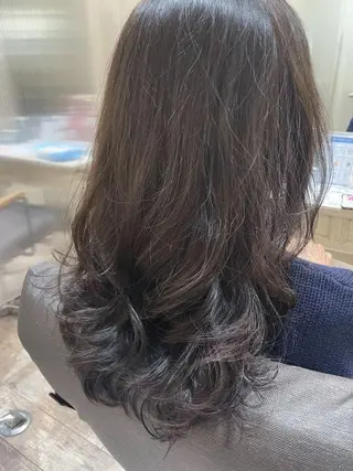 ロング パーマ 艶カラー／ レイヤー／栄／あやかのヘアスタイル