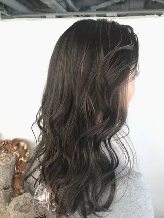 ミディアム カラー 伊藤 優希のヘアスタイル