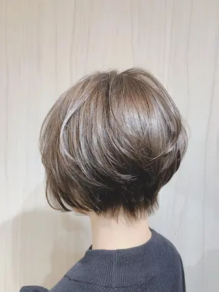 ミディアム カラー 嶋村夏実🌼レイヤー 🌸白髪ぼかしのヘアスタイル