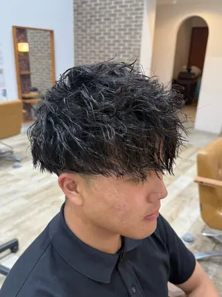 ミディアム パーマ メンズ peakshair所属・髪質改善/メンズパ ーマ𝒀𝑼𝑻𝑶のヘアスタイル