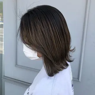 ミディアム 若泉 真梨のヘアスタイル