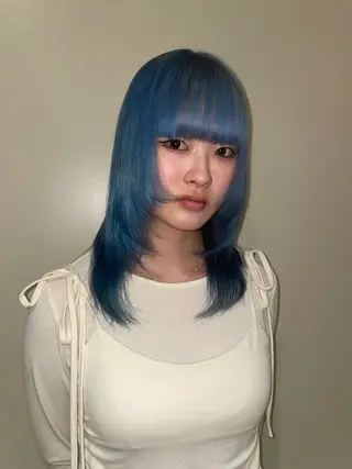 ミディアム カラー 栗山 瑠花のヘアスタイル
