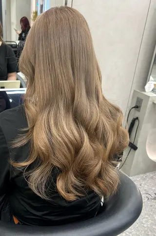 ミディアム カラー ヘアアレンジ fumika🎀 ベージュのヘアスタイル