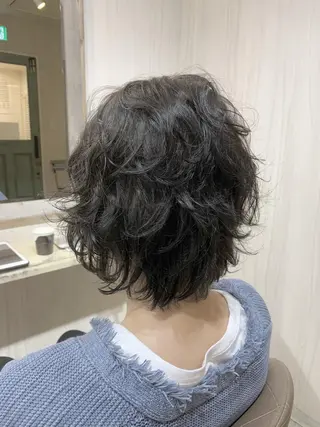 ショート カラー 嶋村夏実🌼レイヤー 🌸白髪ぼかしのヘアスタイル