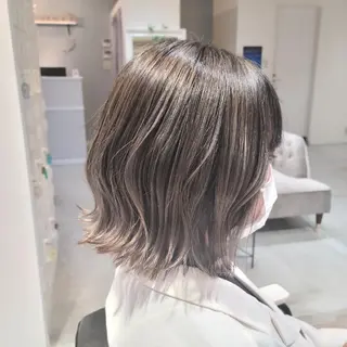 ミディアム 赤松 摩美のヘアスタイル