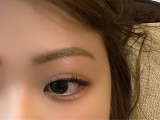 アイブロウ femme 當田 莉央のヘアスタイル