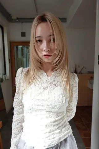 ロング カラー 顔周りレイヤー/韓国 ブリーチminamiのヘアスタイル