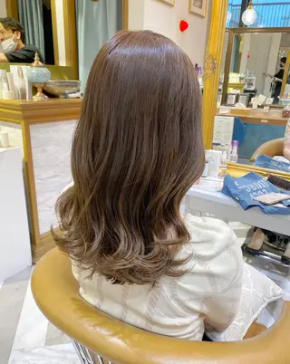 ミディアム レイヤーカット /透明感カラー西田のヘアスタイル