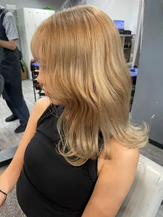 セミロング sherry【シェリー】所属・miho 大国町 柔らかハイトーン💛のヘアスタイル