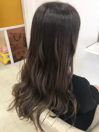 ロング カラー 浅岡 のどかのヘアスタイル