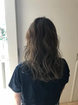 セミロング カラー ブリーチカラー🌈 石垣翔太のヘアスタイル