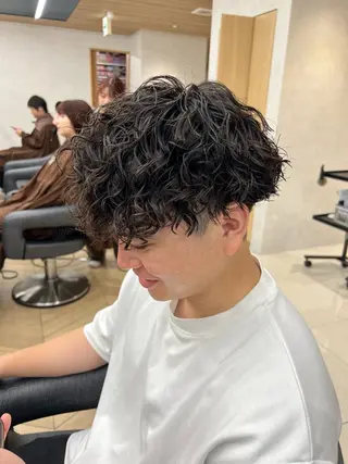 ミディアム パーマ メンズ 🪐メンズ特化 ヤマクラ　タイキのヘアスタイル