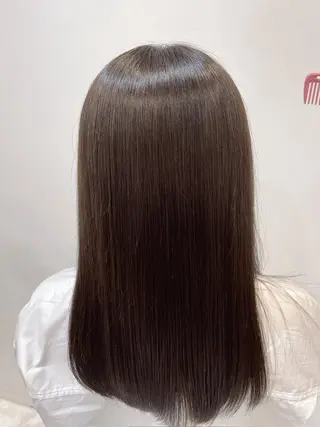 カラー Riku 艶カラーのヘアスタイル