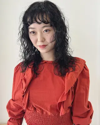 セミロング パーマ Loom.所属・村上雅人 ナチュラルモードのヘアスタイル